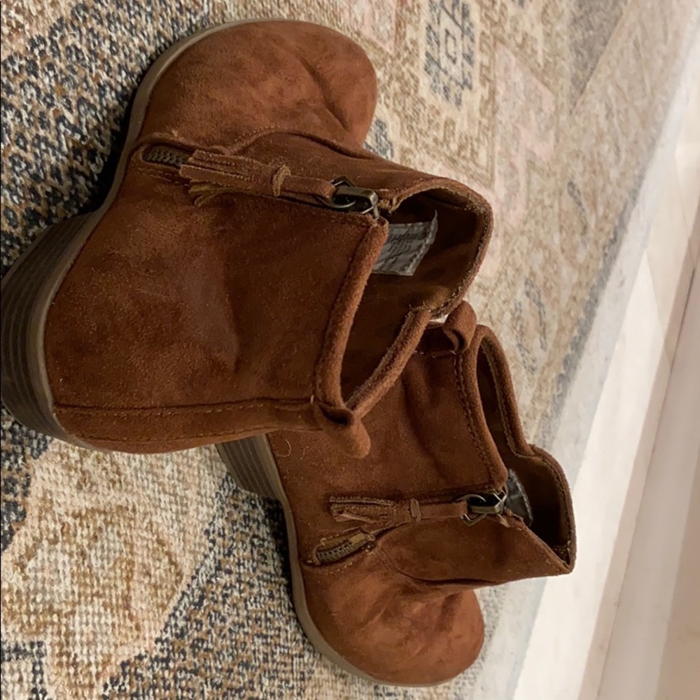 Cat and Jack Sz 5 Brown Suede Ankle Boot
